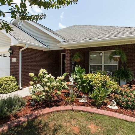 Villa Rockett! Your Sweet Home Away From Home! 헌츠빌 외부 사진
